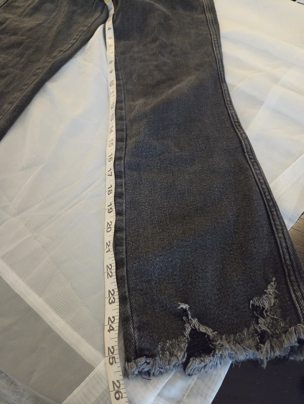 Good American Good Curve High-Rise Washed Black Denim Raw Hem Jeans, 6/28 - Picture 11 of 16